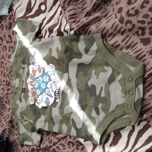 BABY ONESIE SUPER CUTE CAMO COLORS WITH SHARK/HAWAIIAN DESIGN IN FRONT